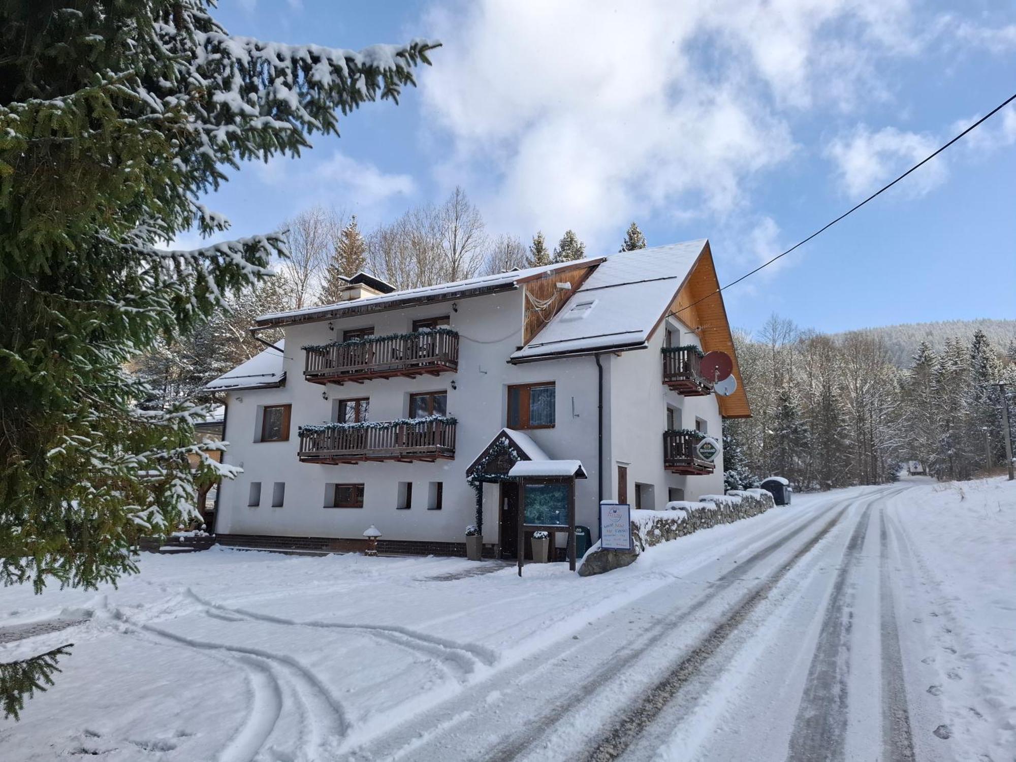 Penzion Zazrifka Zazriva Exterior photo